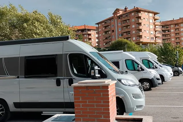 Aparcamiento Autocaravanas en Calle Asturias (Siero)