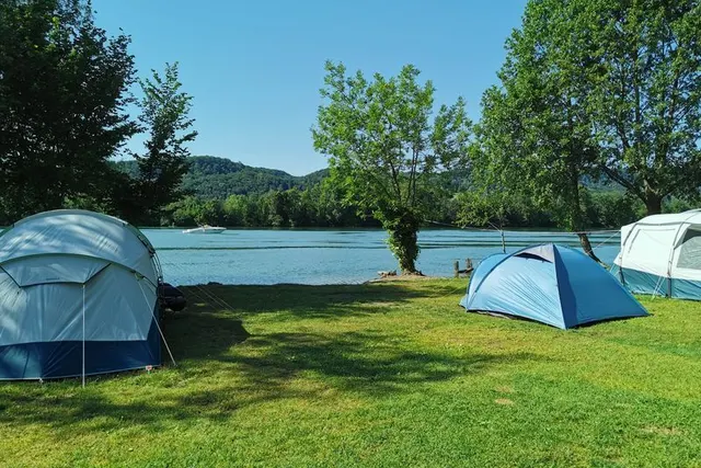 Camping und Schwimmbad am Rhein