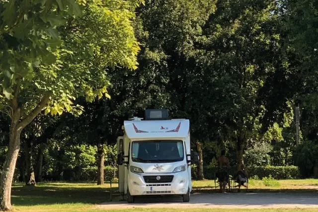 Camping Domaine De Merlanes