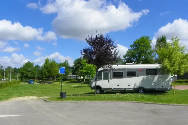 Aire de stationnement Nesle-Hodeng