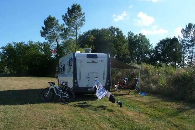 Aire de stationnement camping-car du Domaine de la Valade