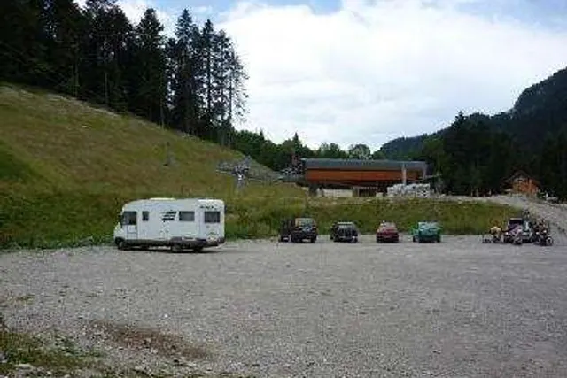 Aire de Stationnement camping-car du télésiège de la Combe de l'Ours