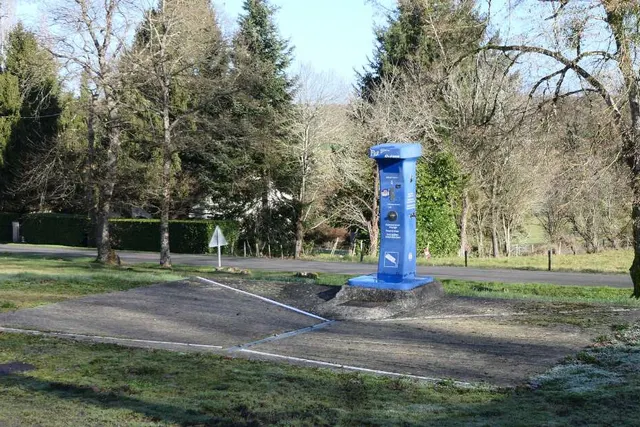 Aire d'accueil camping-car des Salles Lavauguyon