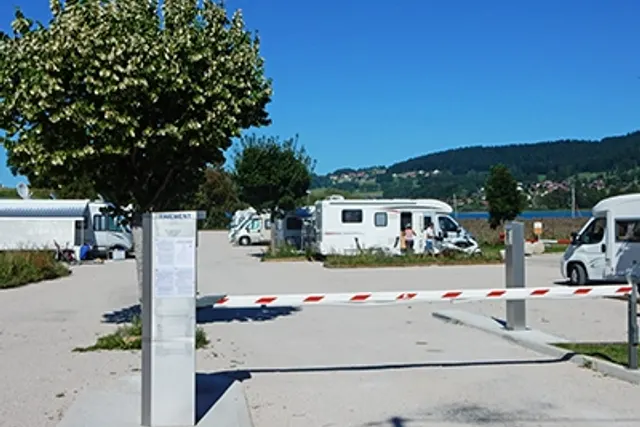 Aire de camping-car de Saint-Point-Lac