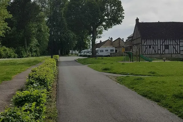 Aire de services de Saint-Fargeau