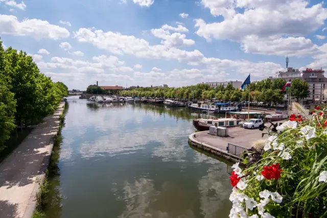 Aire de stationnement de Camping cars de Nancy Port de Plaisance