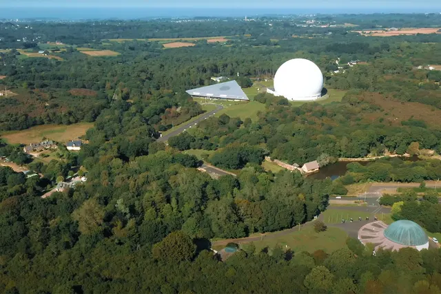 Aire d’accueil au Parc du Radôme