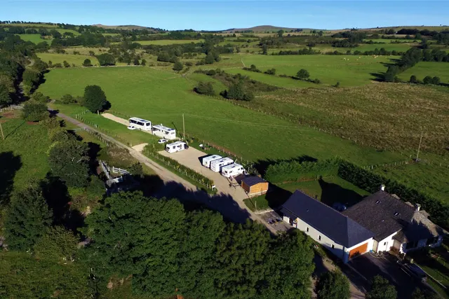 Aire de camping-car à la ferme La Montagnette