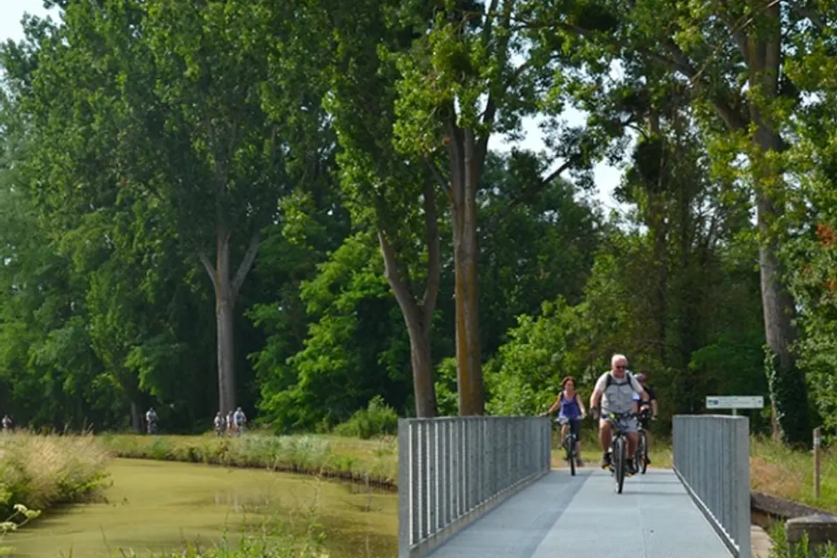 Camping Canal de Berry