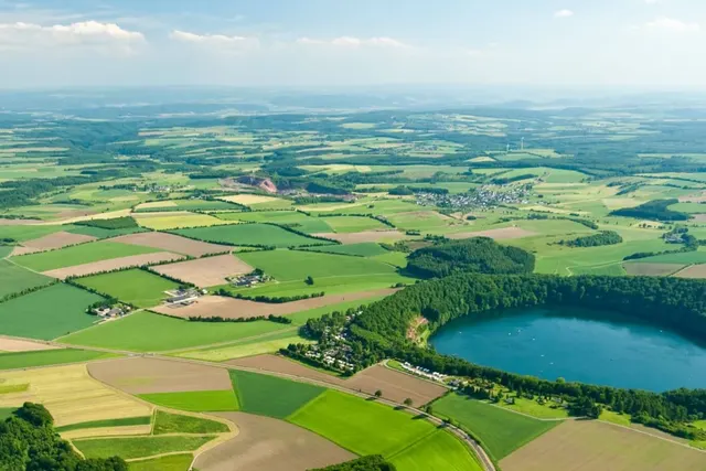 Die schönsten Campingplätze in Rijnland-Palts — mit Feriendorf Pulvermaar im Fokus