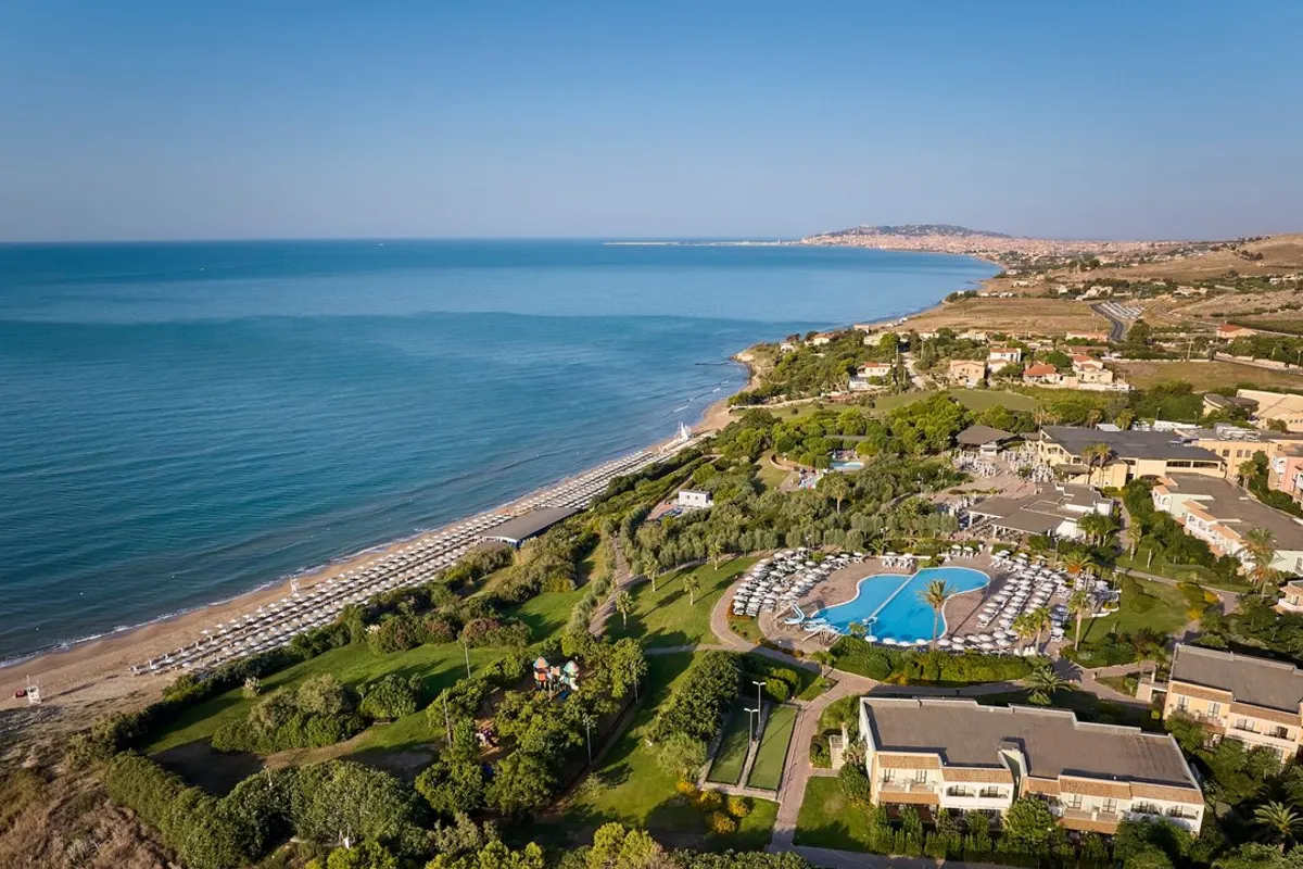 Serenusa Resort