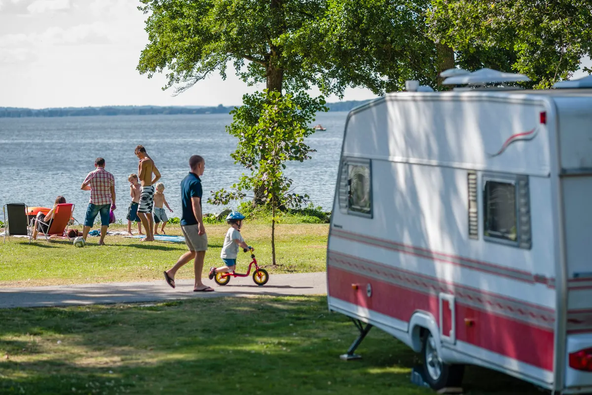Ringsjöstrand Camping, Stugby & Hotell