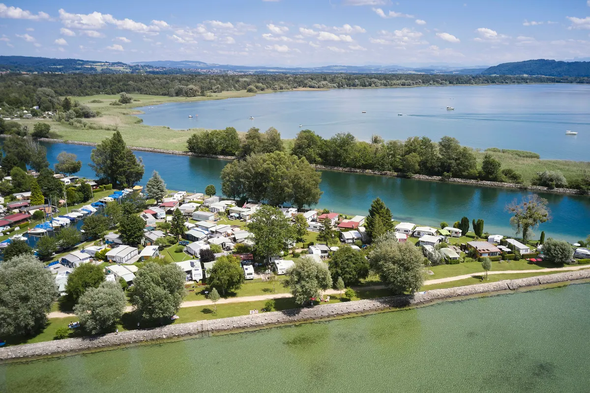 Tcs Camping La Tène Lac De Neuchâtel