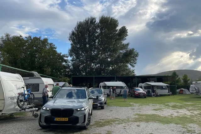 Berat Caravan Camping