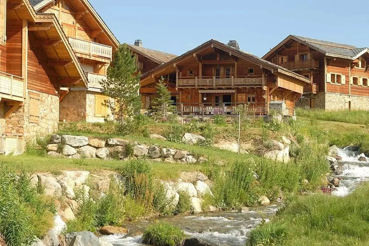 Madame Vacances - La Résidence Les Chalets de L'Altiport