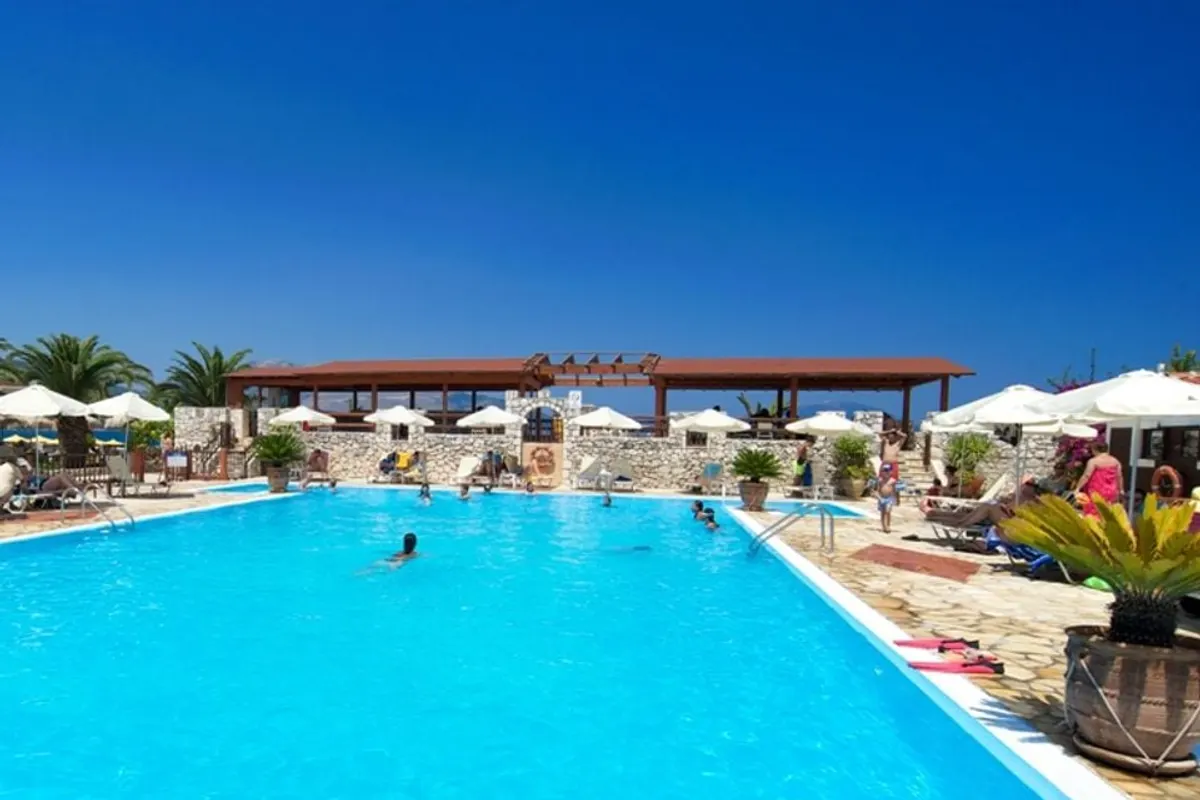 Camping Karavomilos Beach