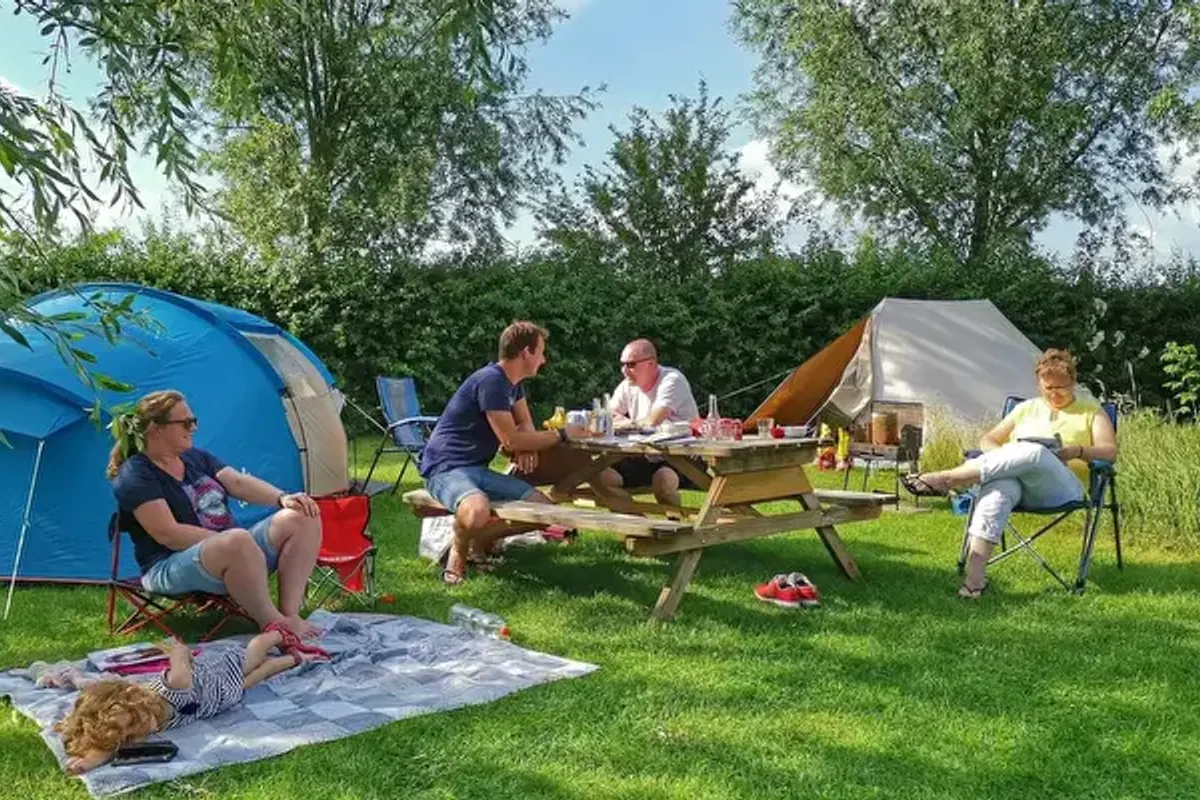 Camping De Maasakker