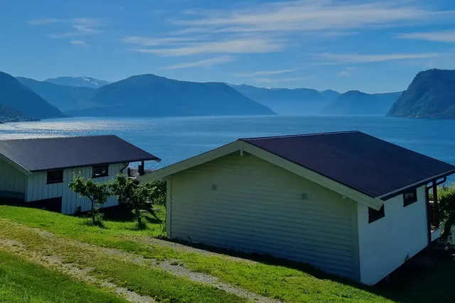 Systrond Motell, Hyttesenter og Camping